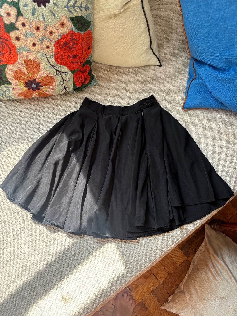 AMERICAN APPAREL pleated skater skirt